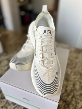 NIB APL Men's Streamline Sz M8 W9.5